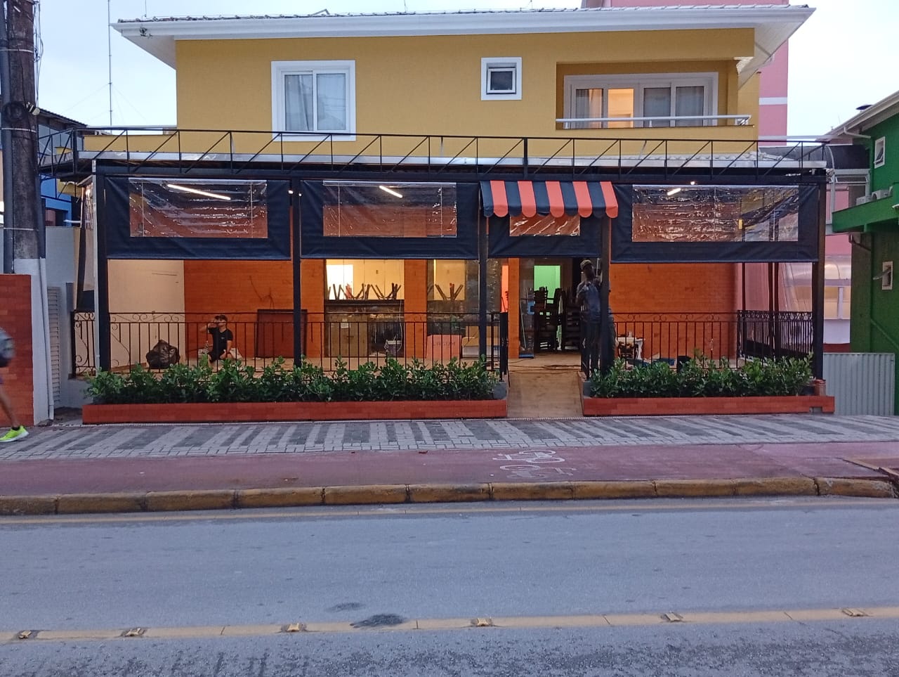 Foto de toldo instalado pela Paraná Toldos