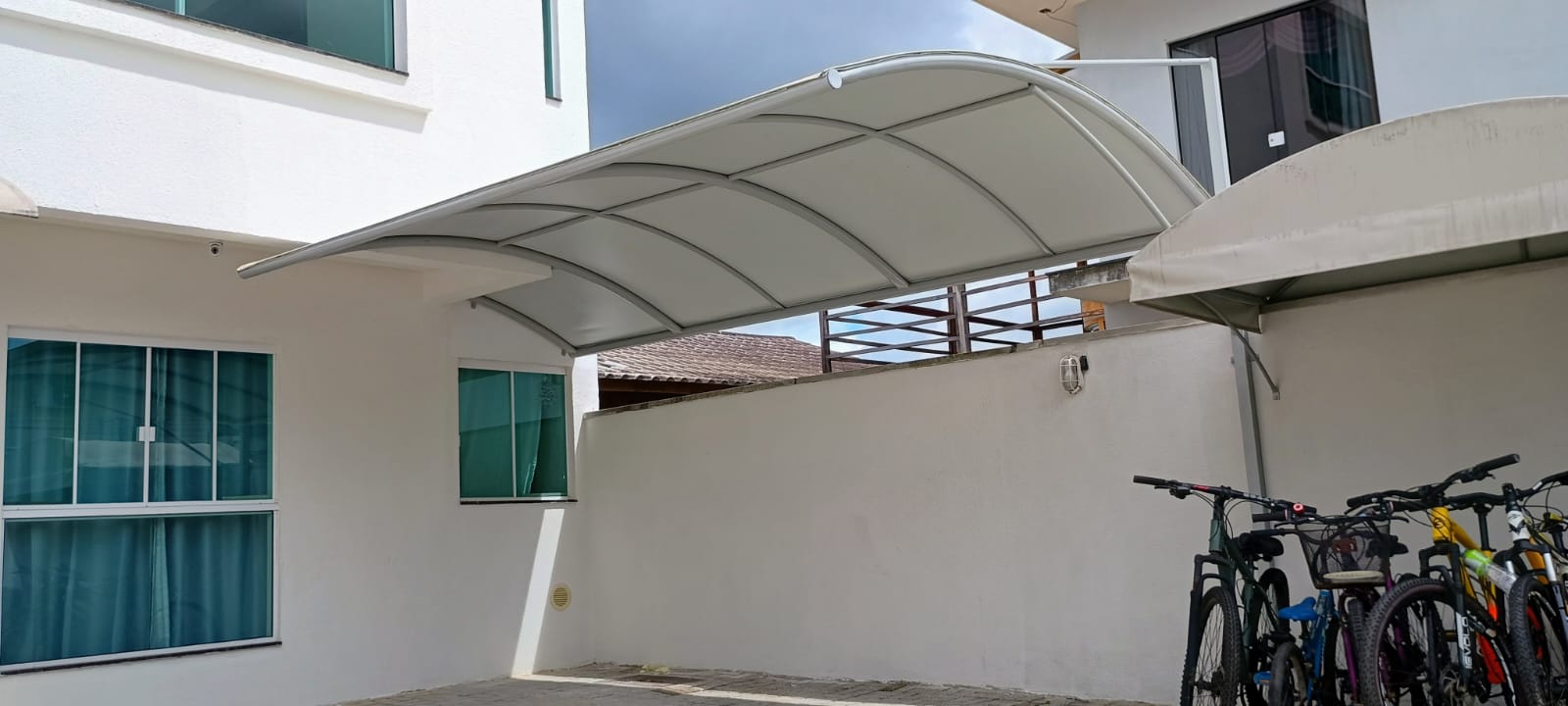 Foto de toldo instalado pela Paraná Toldos